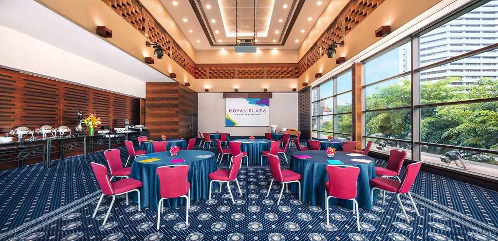 Khách sạn Royal Plaza On Scotts 5*