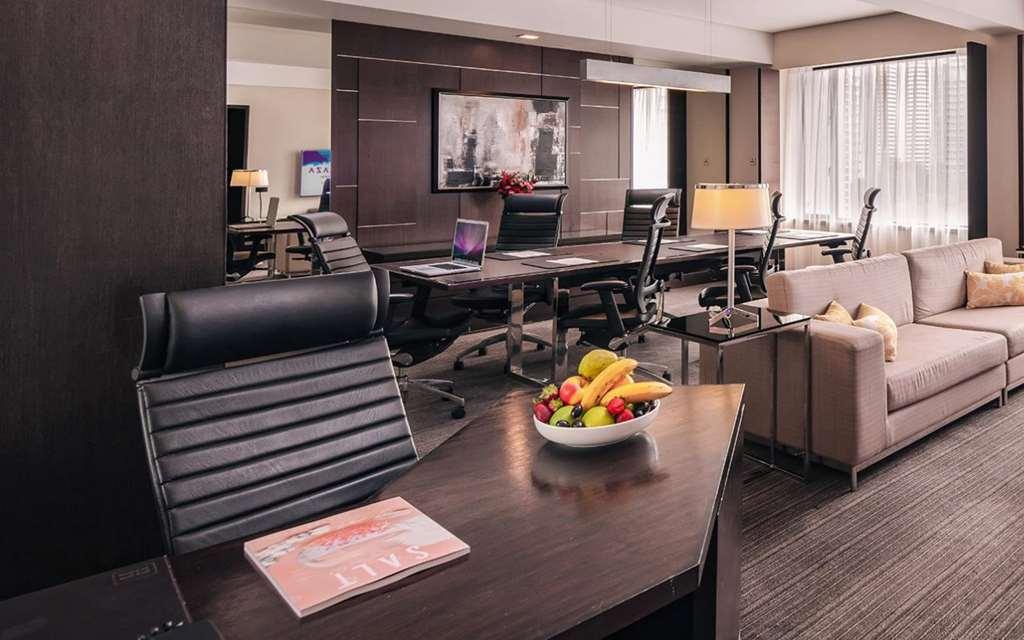 Royal Plaza On Scotts Khách sạn 5*