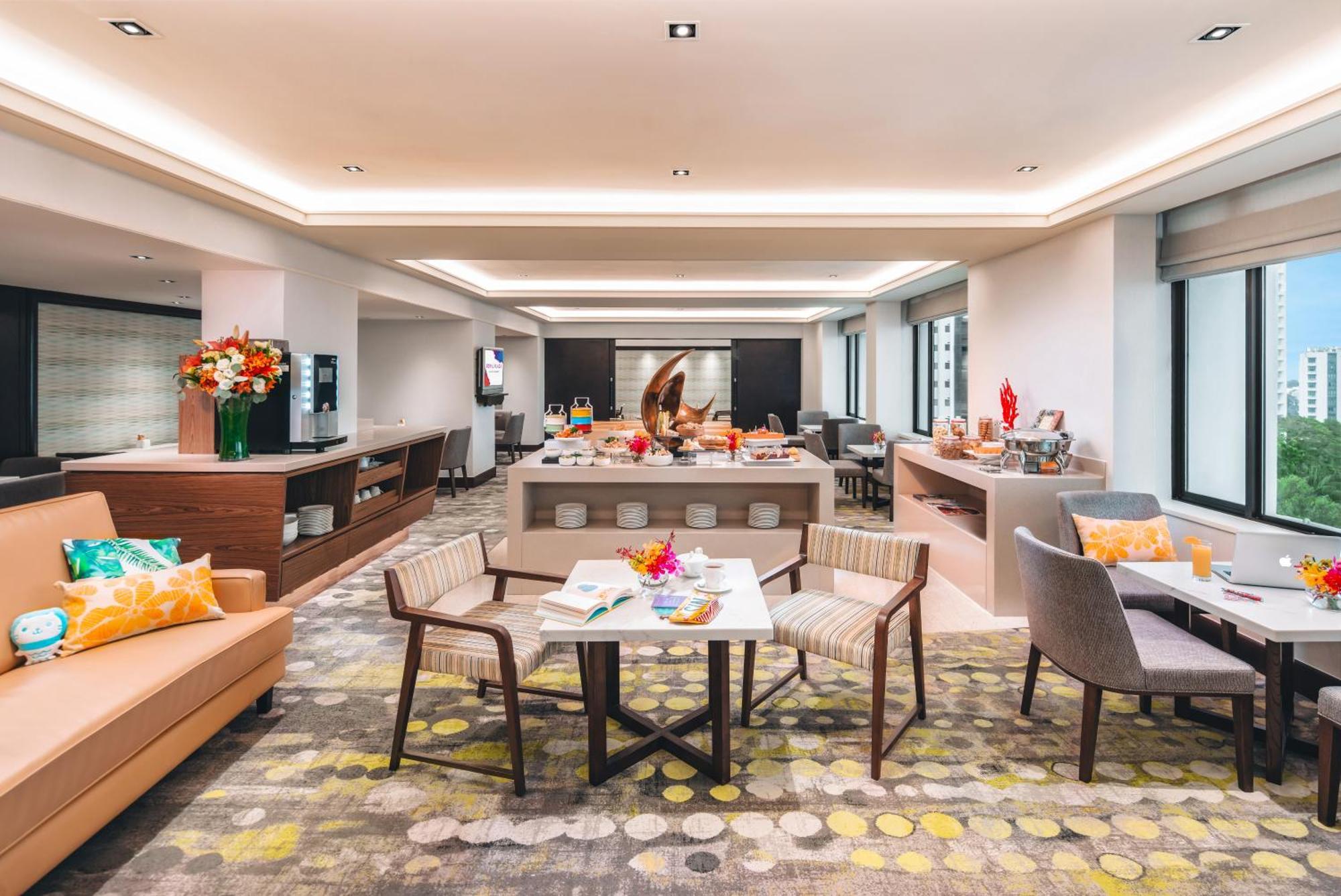 Royal Plaza On Scotts Khách sạn 5*