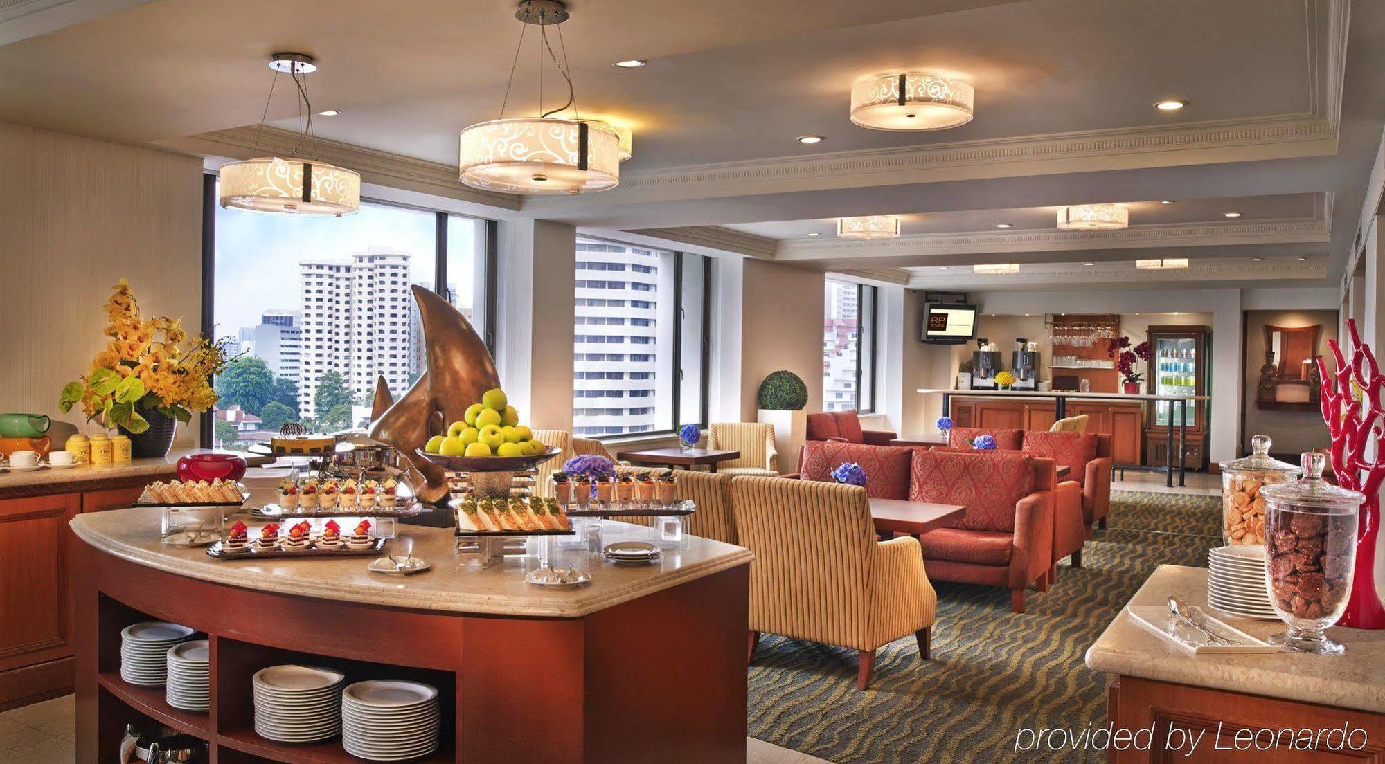 Royal Plaza On Scotts Khách sạn 5*