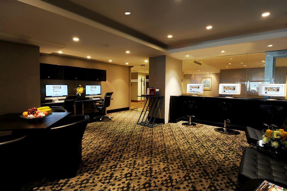 Royal Plaza On Scotts Khách sạn 5*