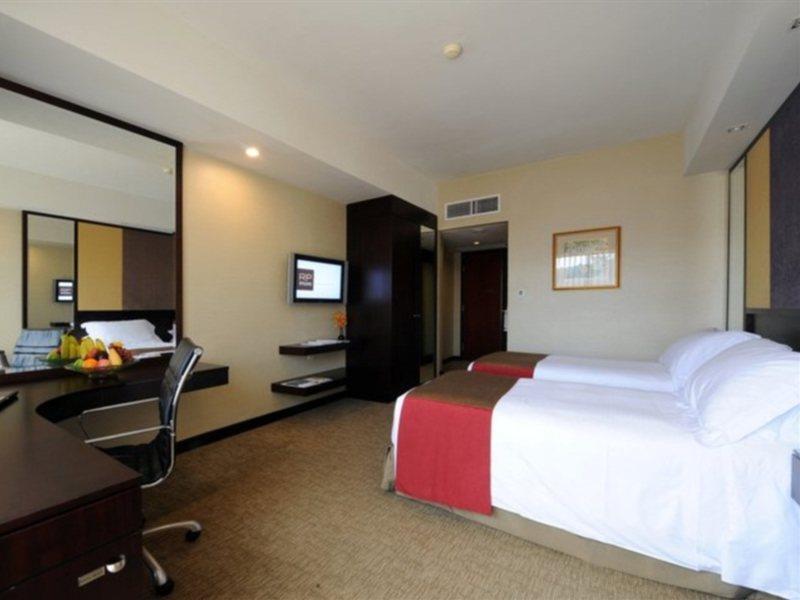 Khách sạn Royal Plaza On Scotts 5*